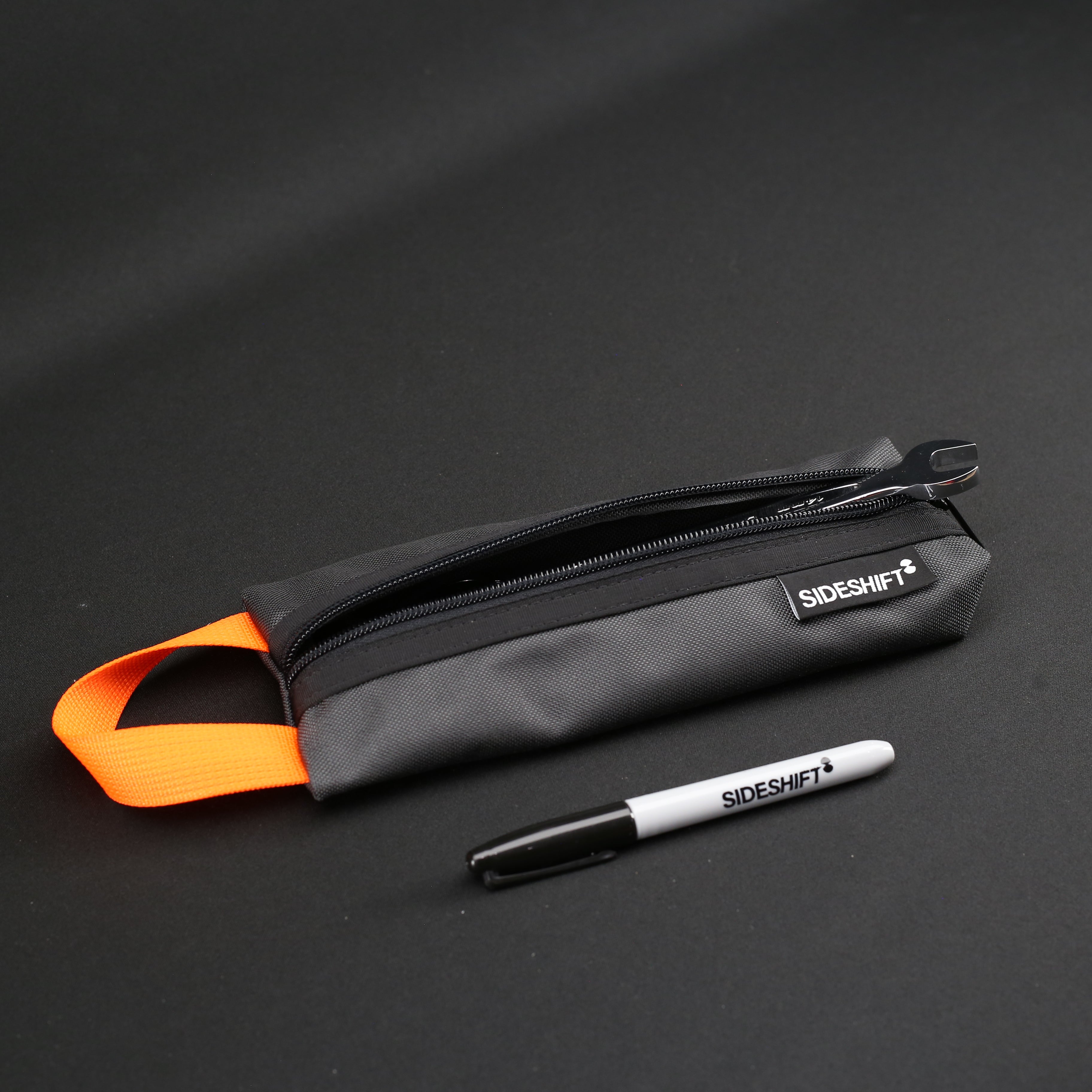 Grab Pouch in Dark Grey/Orange
