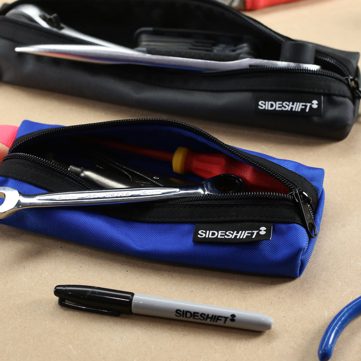 Grab Pouch in Auscam x Red