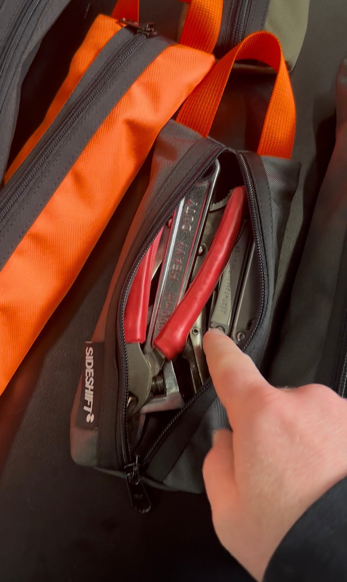 Grab Pouch in Auscam x Red