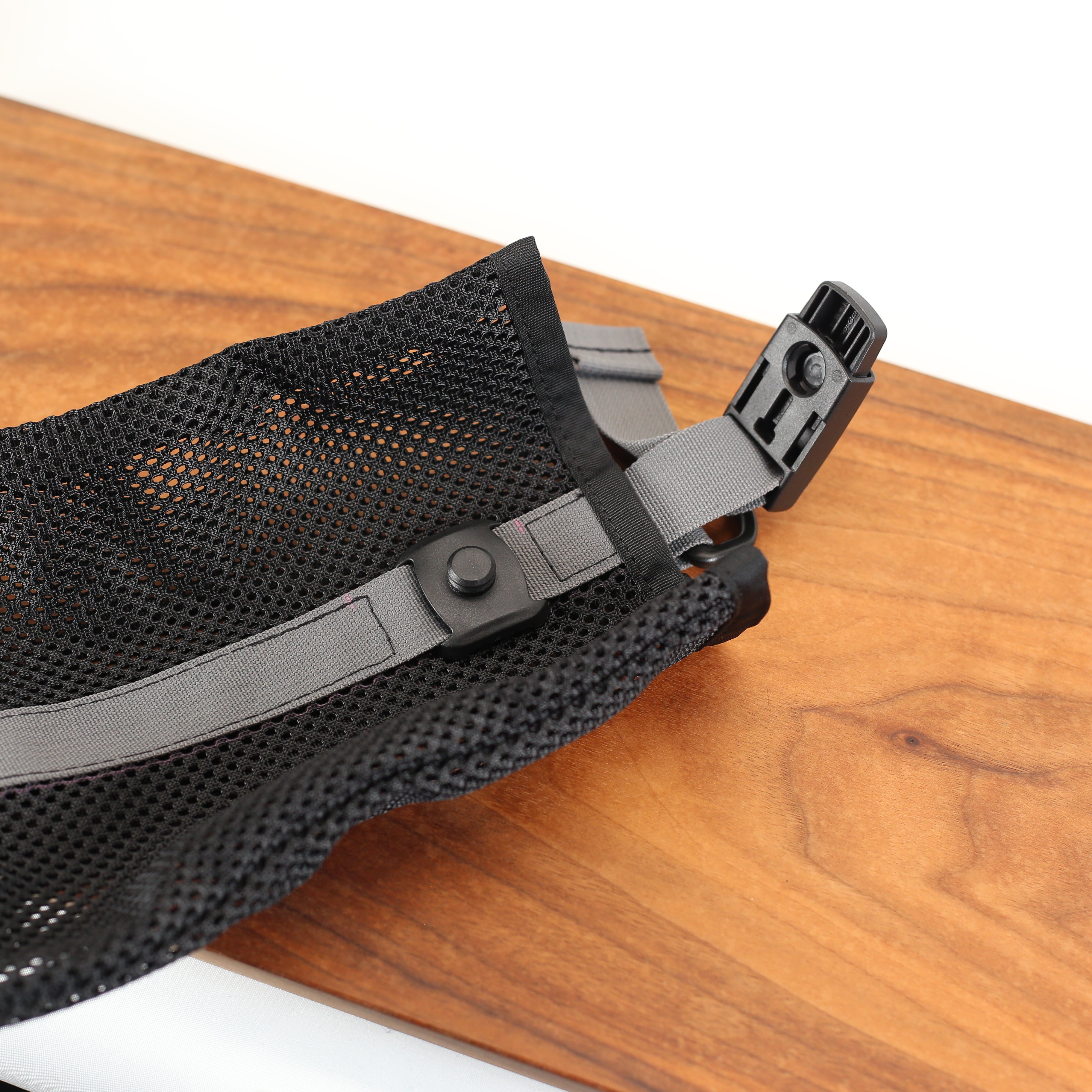 Magnetic Mesh Spare Pocket in Wolf Grey